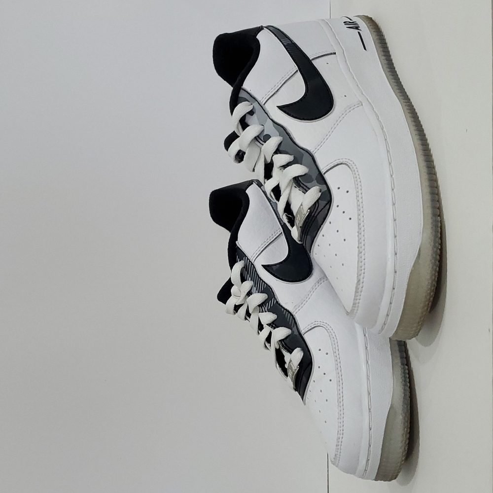 White Air Force 1 Size 6
